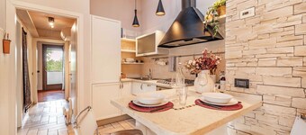 Livable terrace, brightness and comfort, just a step away from the Acorn!