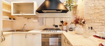 Livable terrace, brightness and comfort, just a step away from the Acorn!