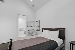 デスク、アイロン / アイロン台、WiFi