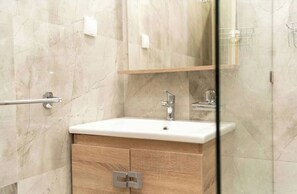 Toallas, jabón, papel de baño