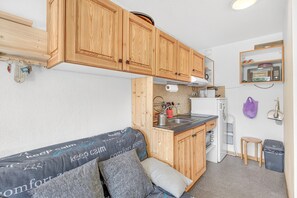 Interior - 'Superdevoluy' Apartment with Mountain View and Balcony (Dévoluy)