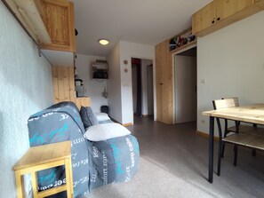 Interior - 'Superdevoluy' Apartment with Mountain View and Balcony (Dévoluy)