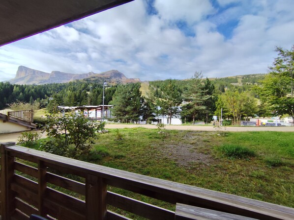 Property grounds - 'Superdevoluy' Apartment with Mountain View and Balcony (Dévoluy)