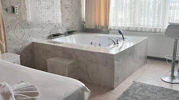 1 室のベッドルーム、WiFi、ベッドシーツ