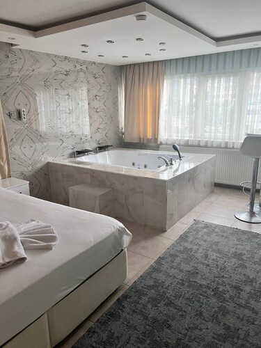 Charming 1-bedroom house WITH JACUZZI in Ankara for a cozy getaway