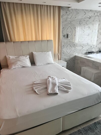 Charming 1-bedroom house WITH JACUZZI in Ankara for a cozy getaway