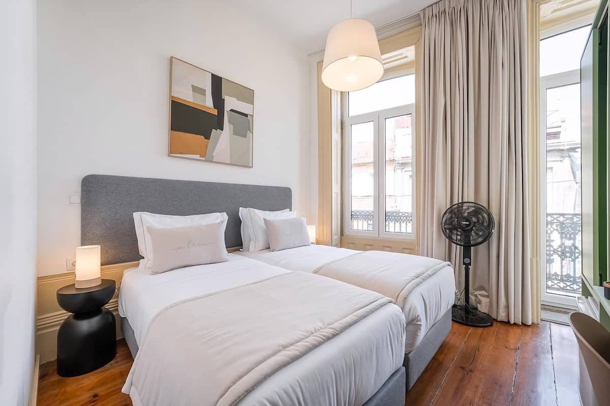 Minibar, desk, laptop workspace, free WiFi