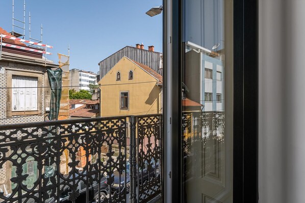 Apartment (Room with Terrace) | View from room - Guestready - Vanzeleres Collection (Porto)