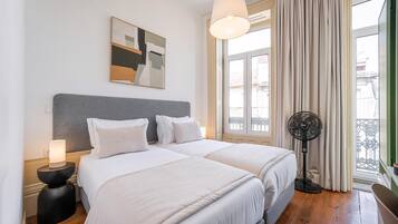Apartamento (Room with Balcony) | Escritorio y espacio para trabajar con un portátil