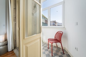 Apartment (King Room with Balcony) | Minibar, desk, laptop workspace, free WiFi - Guestready - Vanzeleres Collection (Porto)