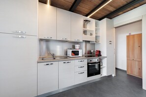 Fridge, microwave, oven, stovetop - La Casa di Lillo Angera (Angera)