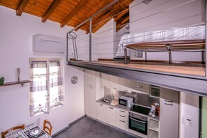 冷蔵庫、電子レンジ、オーブン、コンロ