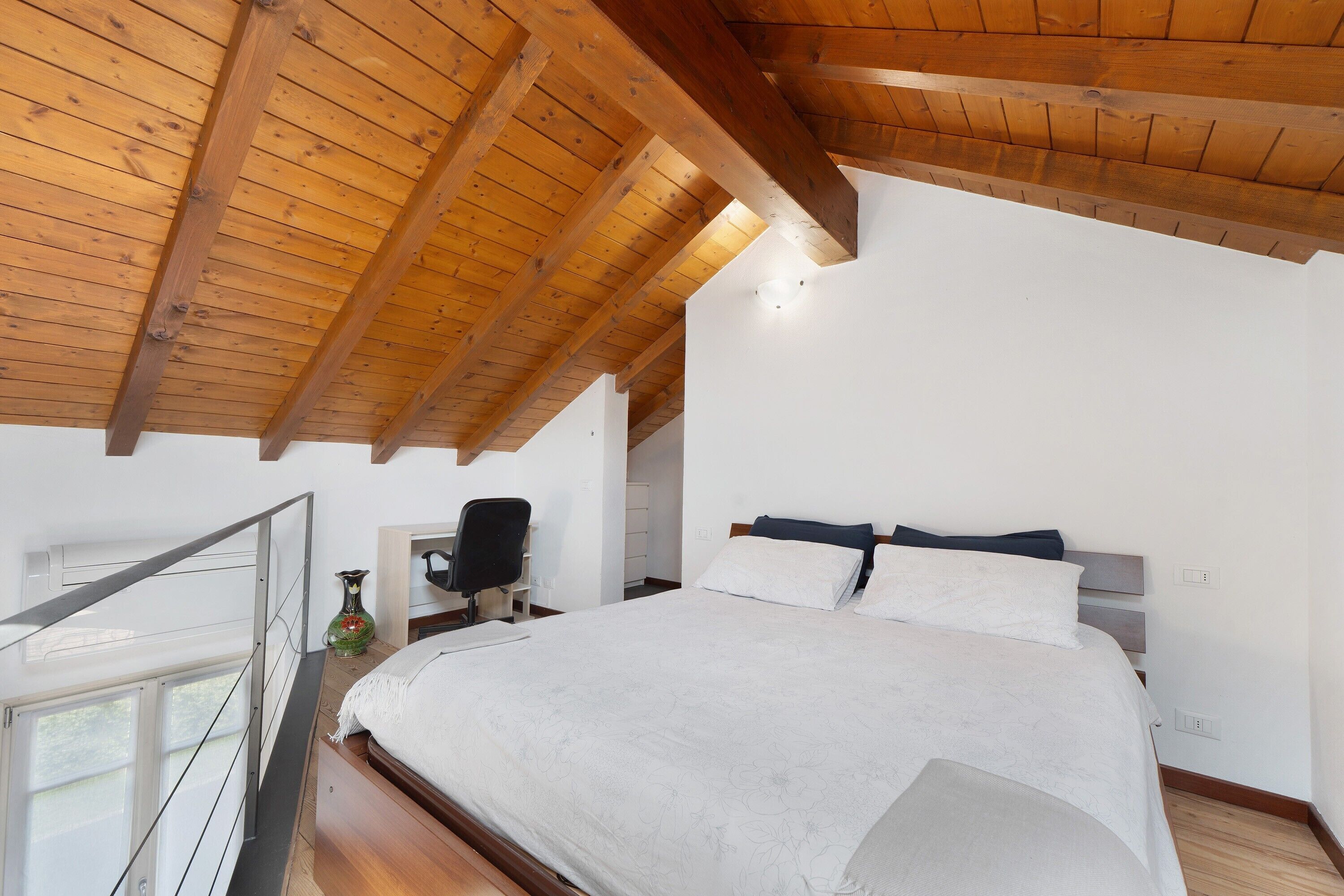 1 chambre, bureau, fer et planche à repasser, Wi-Fi