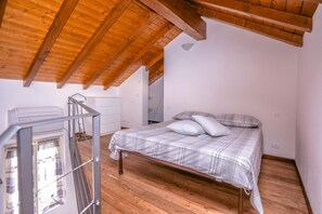 1 chambre, bureau, fer et planche à repasser, Wi-Fi