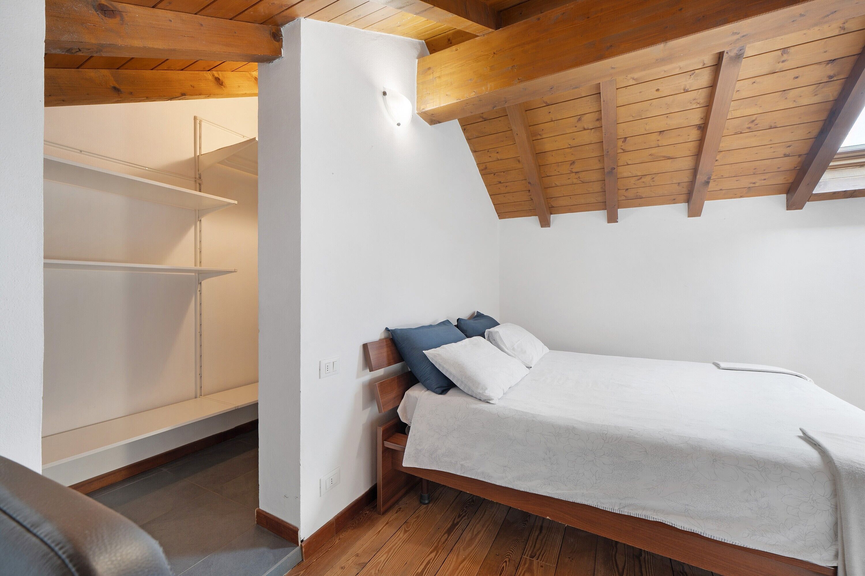 1 chambre, bureau, fer et planche à repasser, Wi-Fi