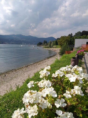 La Casa di Lillo Angera – Cozy Apartment Near Lakefront with Parking