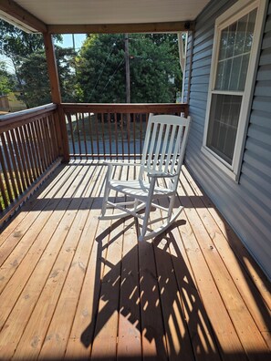 Property grounds - Delightful 3-bedroom house in Cuyahoga Falls (Cuyahoga Falls)