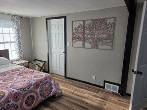 3 bedrooms, iron/ironing board, WiFi, bed sheets - Delightful 3-bedroom house in Cuyahoga Falls (Cuyahoga Falls)