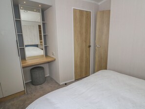 3 quartos, individualmente decorados, individualmente mobiliados