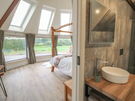 1 bedroom, individually decorated, individually furnished, free WiFi