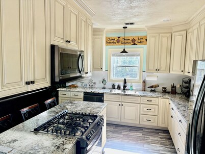 Beautiful 3-bedroom house with beautiful river views in Oberlin