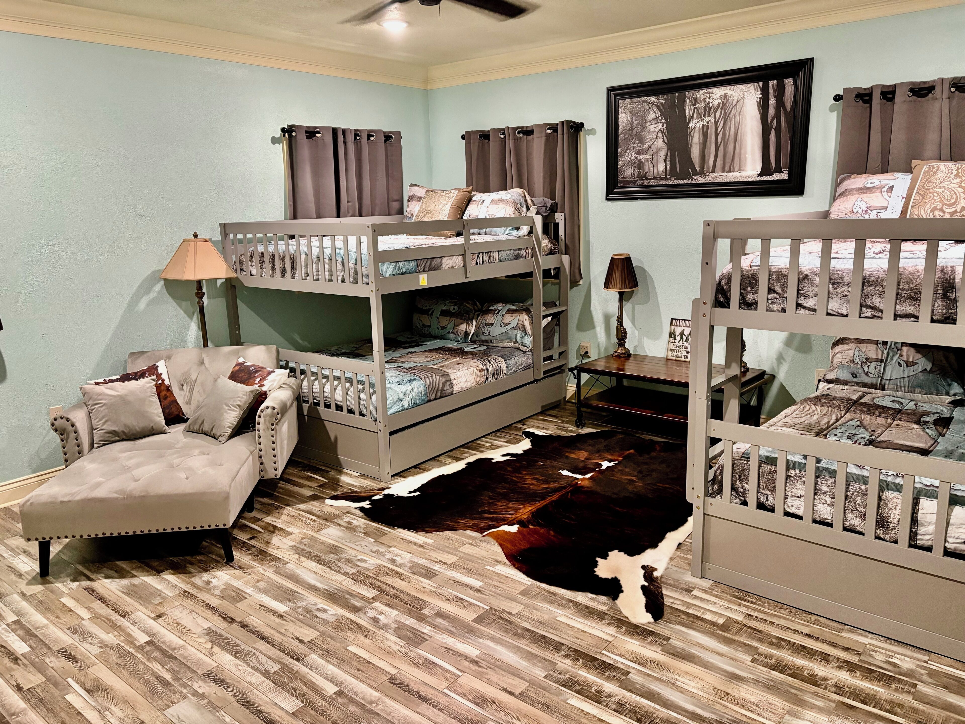 3 habitaciones, tabla de planchar con plancha, wifi y ropa de cama 