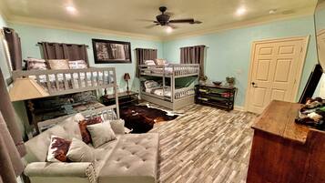 3 makuuhuonetta, silitysrauta/-lauta, Wi-Fi, vuodevaatteet