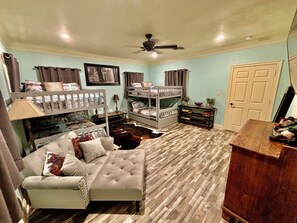 3 makuuhuonetta, silitysrauta/-lauta, Wi-Fi, vuodevaatteet