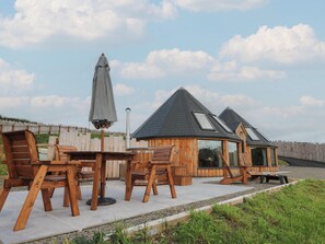Outdoor dining - Ty Crwn - The Roundhouse (Lampeter)