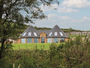 Exterior - Ty Crwn - The Roundhouse (Lampeter)