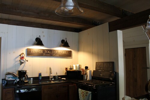 Lovely 3-bedroom cottage on Piper Pond with AC in Abbot