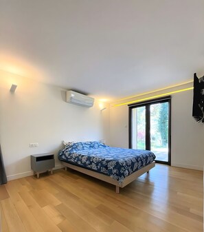 Iron/ironing board, WiFi