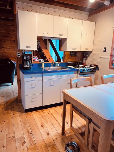 Crystal Lake Camp Getaway – 3BR with Bunk Room & Private Lake Access