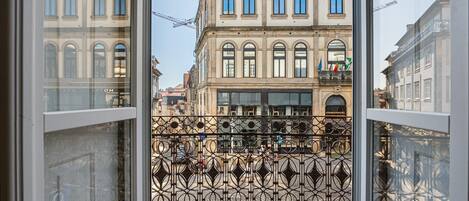 Lägenhet (One-Bedroom Apartment with Balcony)