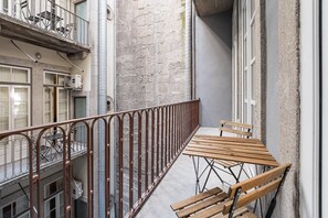 Apartment (Two-Bedroom Apartment with Balcony)