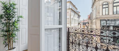 Appartement (One-Bedroom Apartment with Balcony)