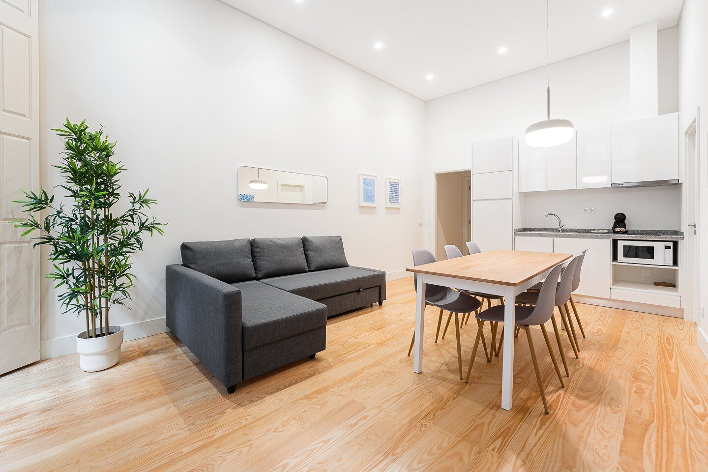 Apartment (Two-Bedroom Apartment with Balcony)