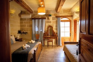 4 bedrooms, iron/ironing board, free WiFi, bed sheets