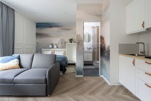 Deluxe Studio, Non Smoking | Bathroom