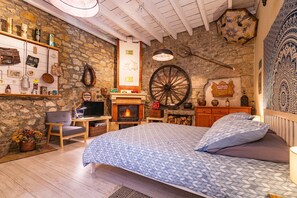 1 bedroom, desk, iron/ironing board, WiFi