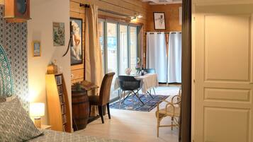 1 bedroom, desk, iron/ironing board, WiFi