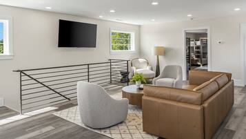 Televisión y chimenea