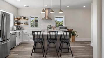 Mikrobølgeovn, ovn, kogeplade, opvaskemaskine