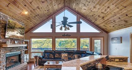 Managed by New Hosts HUGE Mountain Views+Hot Tub+Fire Pit+3mi Dtown Gatlinburg
