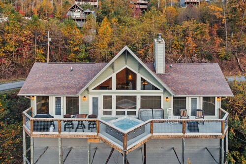 New Listing Special! HUGE Mountain Views + Hot Tub + Fire Pit