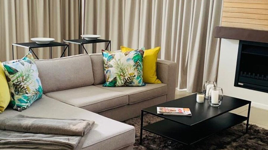 Lovely 3 bed With Splash Pool in Seapoint - 2245