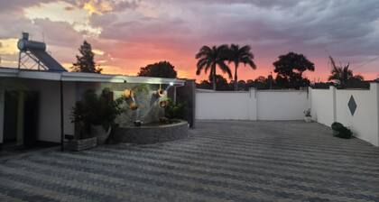 Luxurious 6 bed 6 Baths in Sunridge - 2299