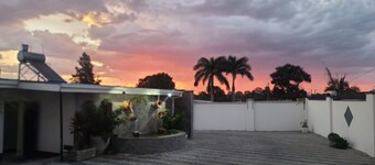 Luxurious 6 bed 6 Baths in Sunridge - 2299