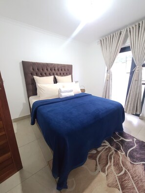 Villa | 6 bedrooms - Luxurious 6 bed 6 Baths in Sunridge - 2299 (Harare)