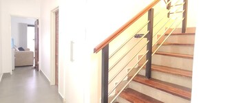 Luxurious 6 bed 6 Baths in Sunridge - 2299